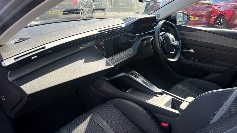 Peugeot 308 1.2 Hybrid 136 Allure 5dr e-DSC6 Petrol Hatchback - Image 9