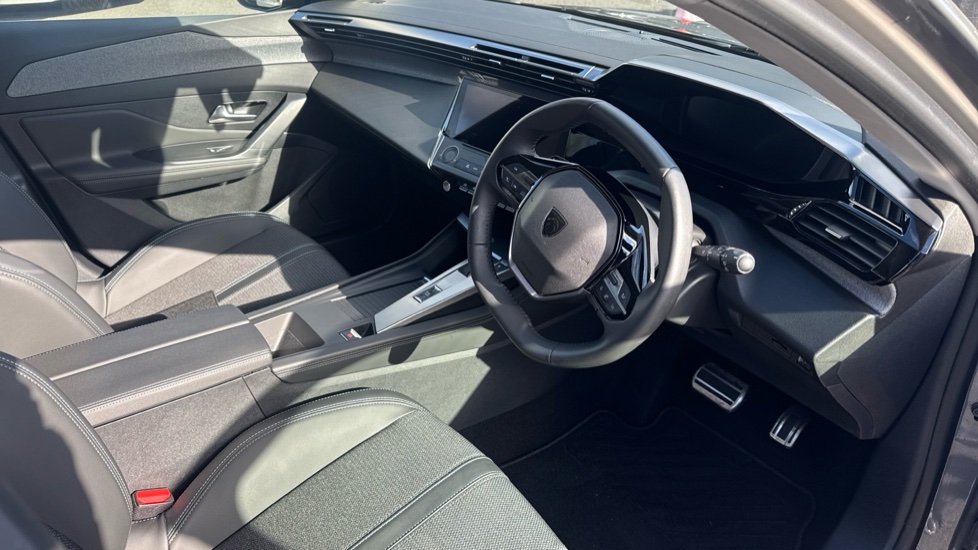 Peugeot 308 1.2 Hybrid 136 Allure 5dr e-DSC6 Petrol Hatchback - Image 11