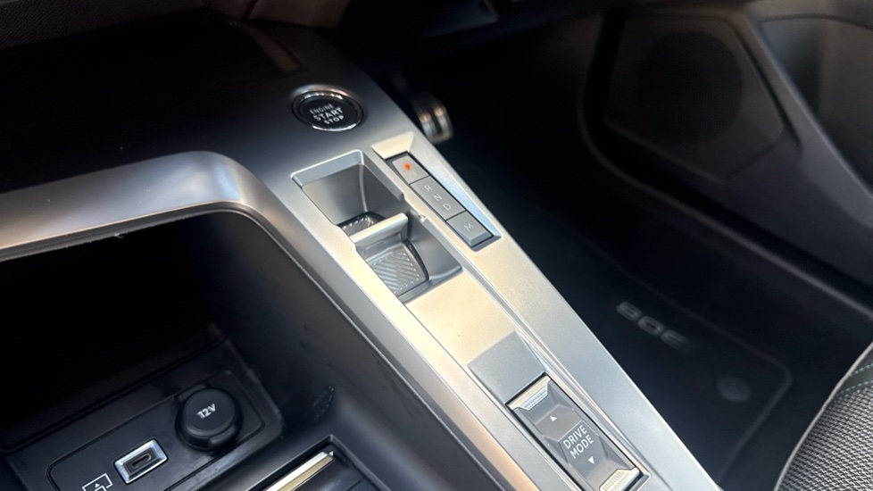 Peugeot 308 1.2 Hybrid 136 Allure 5dr e-DSC6 Petrol Hatchback - Image 13