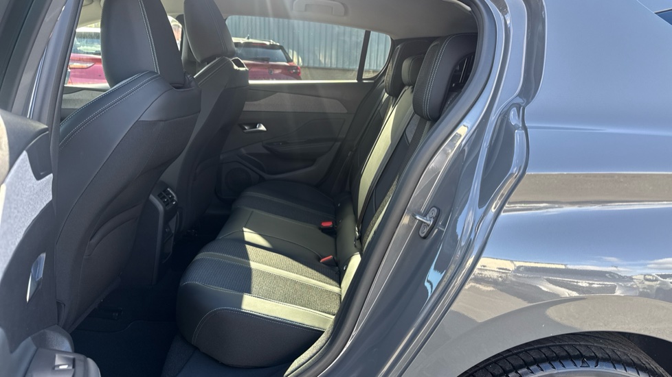 Peugeot 308 1.2 Hybrid 136 Allure 5dr e-DSC6 Petrol Hatchback - Image 16