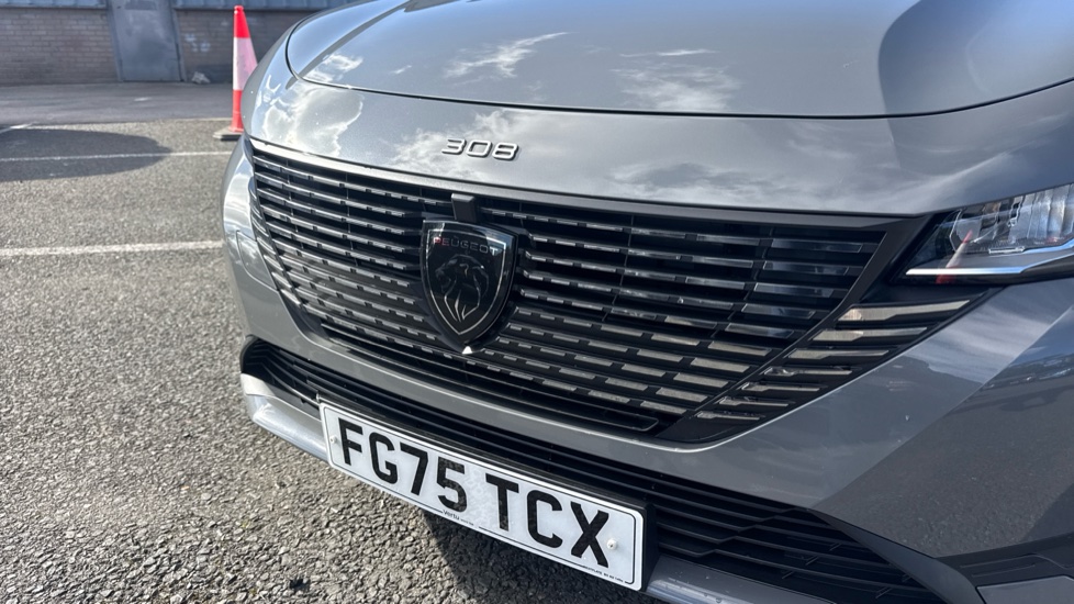 Peugeot 308 1.2 Hybrid 136 Allure 5dr e-DSC6 Petrol Hatchback - Image 22