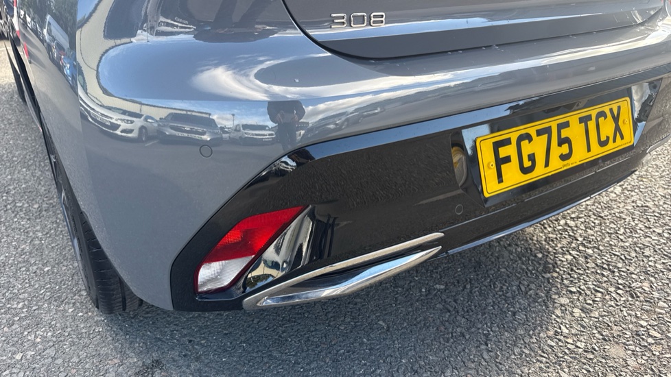 Peugeot 308 1.2 Hybrid 136 Allure 5dr e-DSC6 Petrol Hatchback - Image 27