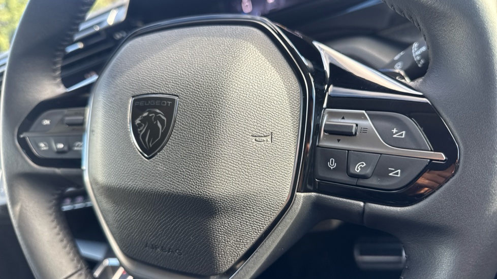 Peugeot 308 1.2 Hybrid 136 Allure 5dr e-DSC6 Petrol Hatchback - Image 31