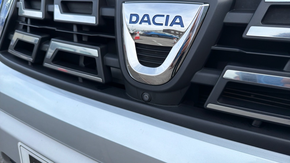 Dacia Duster 1.3 TCe 150 Prestige 5dr EDC Petrol Estate - Image 47