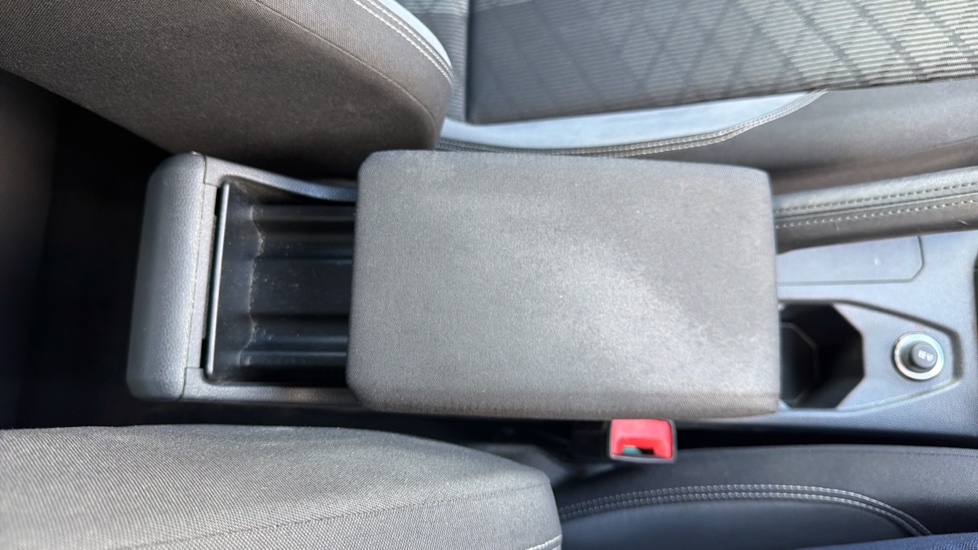 Volkswagen Taigo 1.0 TSI 110 R-Line 5dr DSG Petrol Hatchback - Image 40