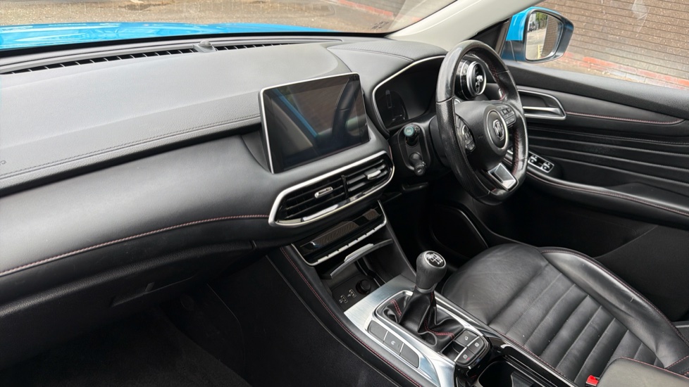 MG HS 1.5 T-GDI Trophy 5dr Petrol Hatchback - Image 9