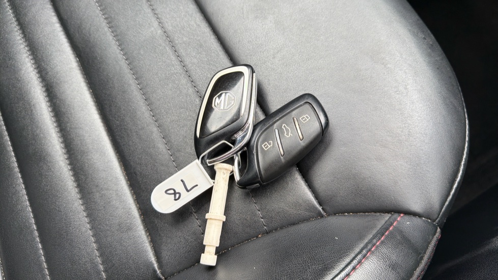 MG HS 1.5 T-GDI Trophy 5dr Petrol Hatchback - Image 20
