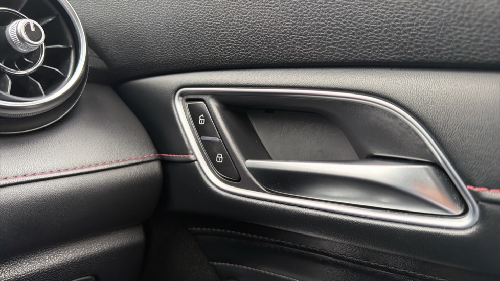 MG HS 1.5 T-GDI Trophy 5dr Petrol Hatchback - Image 22