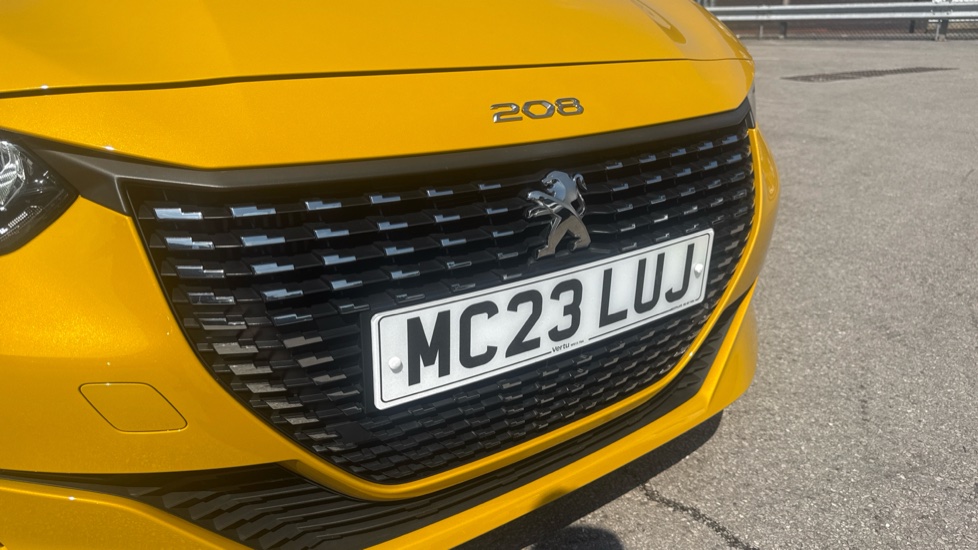 Peugeot 208 1.2 PureTech 100 Allure Premium + 5dr Petrol Hatchback - Image 22