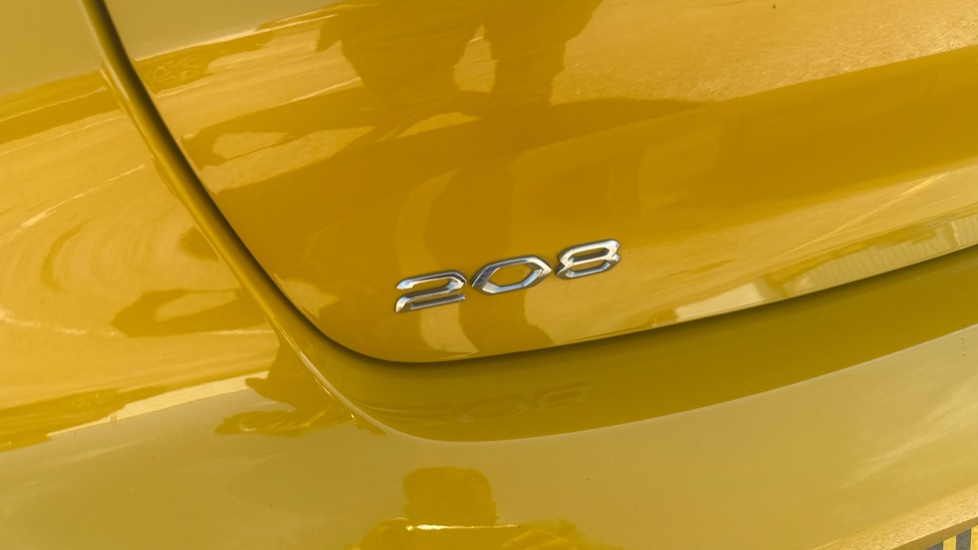 Peugeot 208 1.2 PureTech 100 Allure Premium + 5dr Petrol Hatchback - Image 26