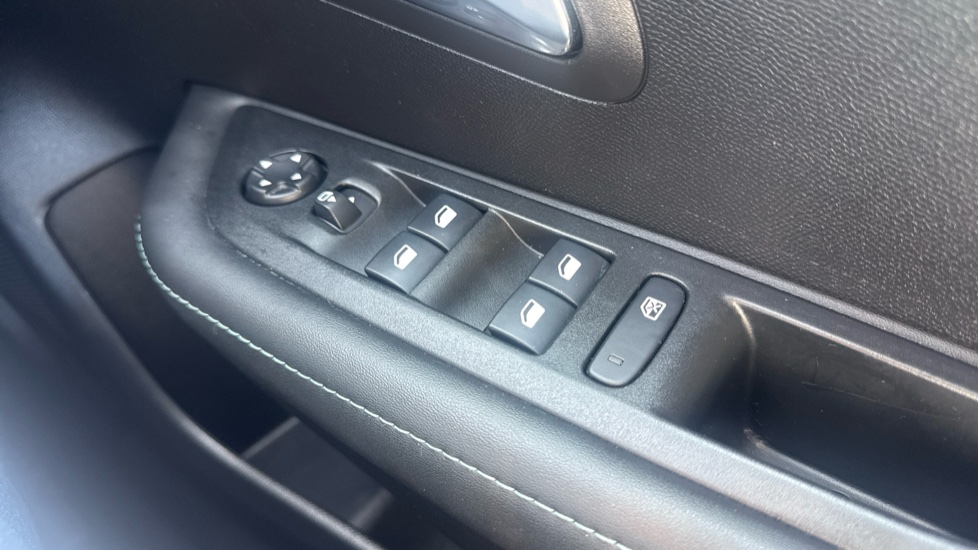 Peugeot 208 1.2 PureTech 100 Allure Premium + 5dr Petrol Hatchback - Image 35