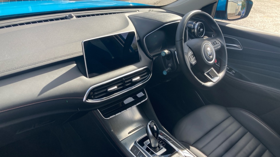 MG HS 1.5 T-GDI Trophy 5dr DCT Petrol Hatchback - Image 9