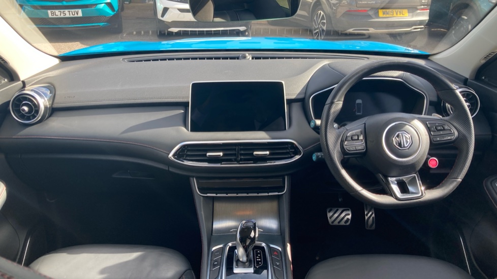 MG HS 1.5 T-GDI Trophy 5dr DCT Petrol Hatchback - Image 10