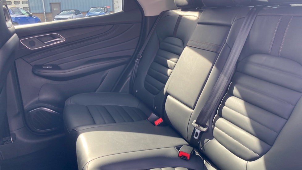MG HS 1.5 T-GDI Trophy 5dr DCT Petrol Hatchback - Image 16