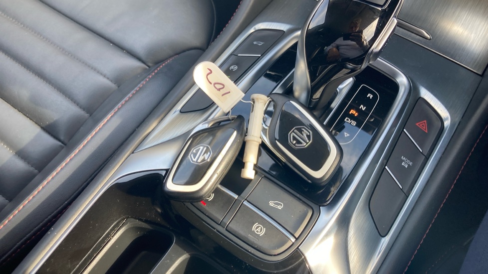 MG HS 1.5 T-GDI Trophy 5dr DCT Petrol Hatchback - Image 19