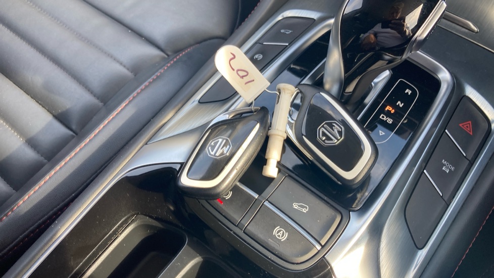 MG HS 1.5 T-GDI Trophy 5dr DCT Petrol Hatchback - Image 20
