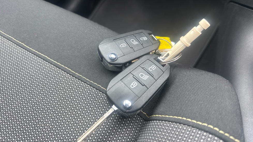 Citroen C3 1.2 PureTech 82 Flair 5dr Petrol Hatchback - Image 19