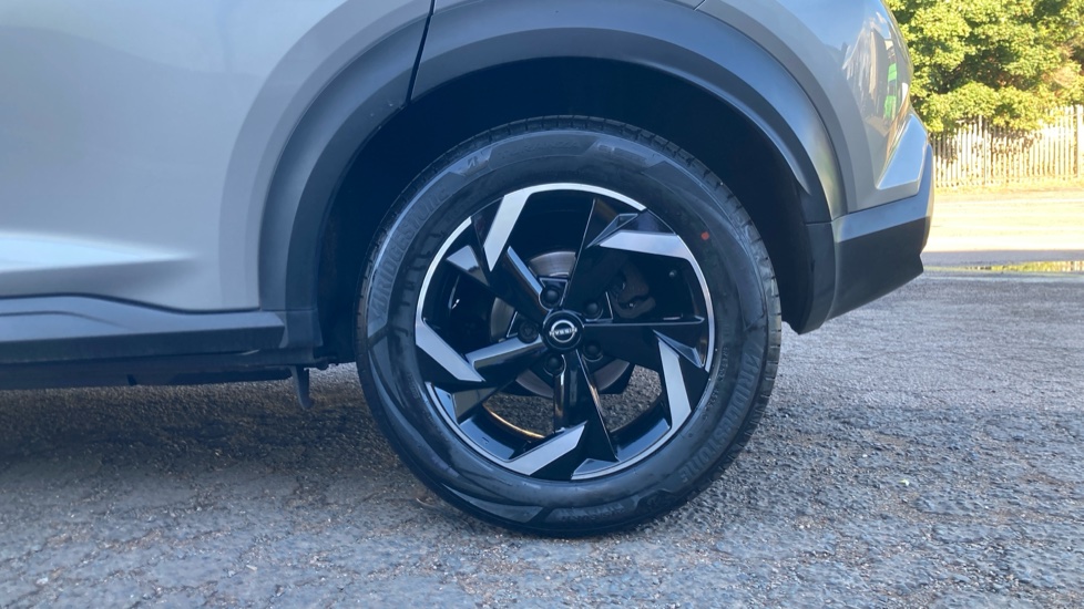 Nissan Juke 1.0 DiG-T 114 N-Connecta 5dr DCT Petrol Hatchback - Image 7