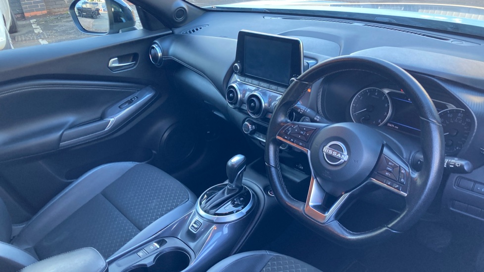Nissan Juke 1.0 DiG-T 114 N-Connecta 5dr DCT Petrol Hatchback - Image 11