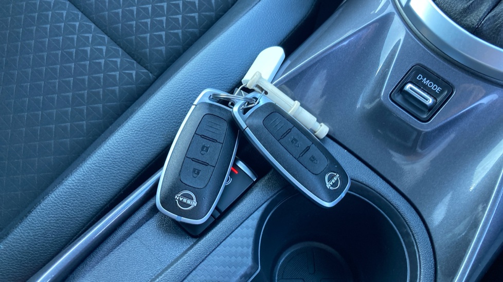 Nissan Juke 1.0 DiG-T 114 N-Connecta 5dr DCT Petrol Hatchback - Image 19