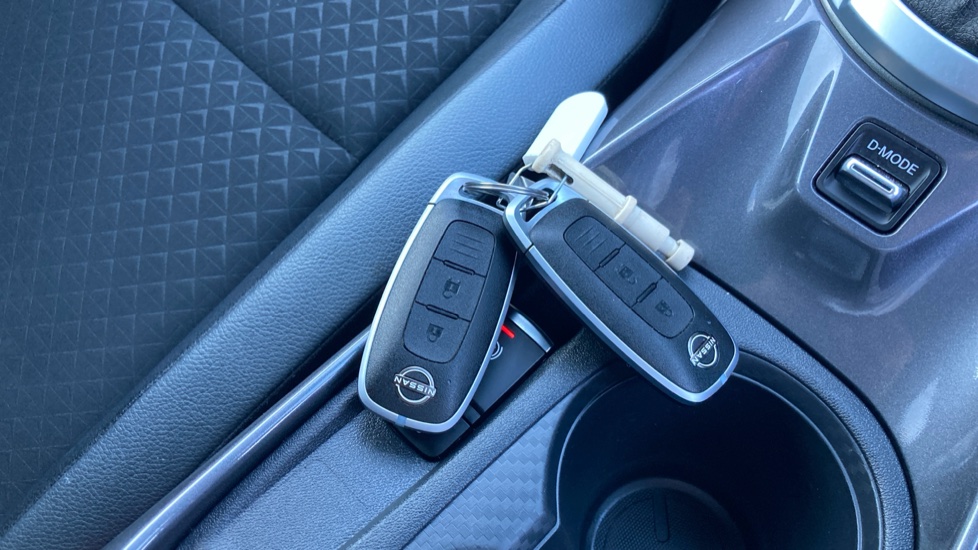 Nissan Juke 1.0 DiG-T 114 N-Connecta 5dr DCT Petrol Hatchback - Image 20