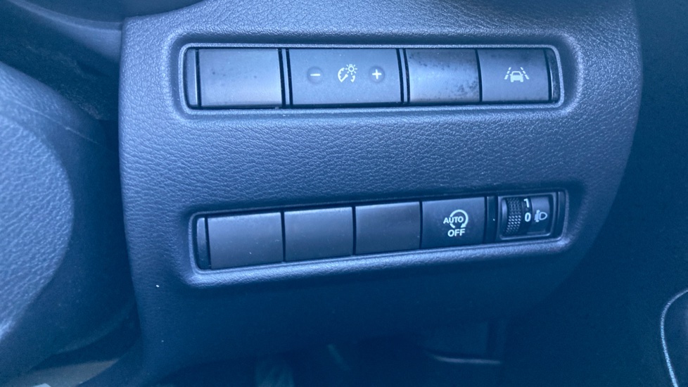 Nissan Juke 1.0 DiG-T 114 N-Connecta 5dr DCT Petrol Hatchback - Image 41