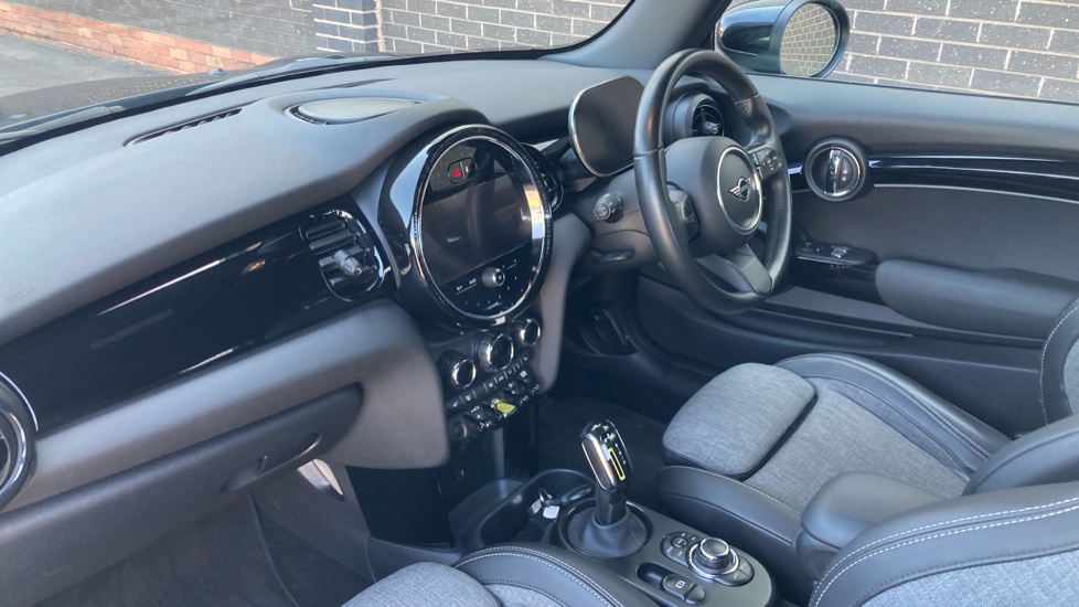 MINI Hatchback 135kW Cooper S Level 2 33kWh 3dr Auto Electric Hatchback - Image 9