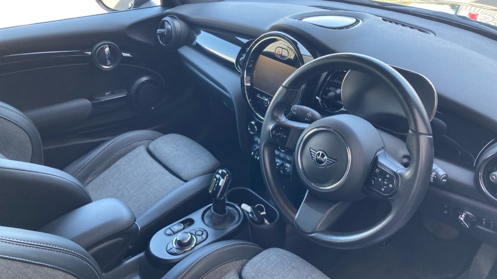 MINI Hatchback 135kW Cooper S Level 2 33kWh 3dr Auto Electric Hatchback - Image 11