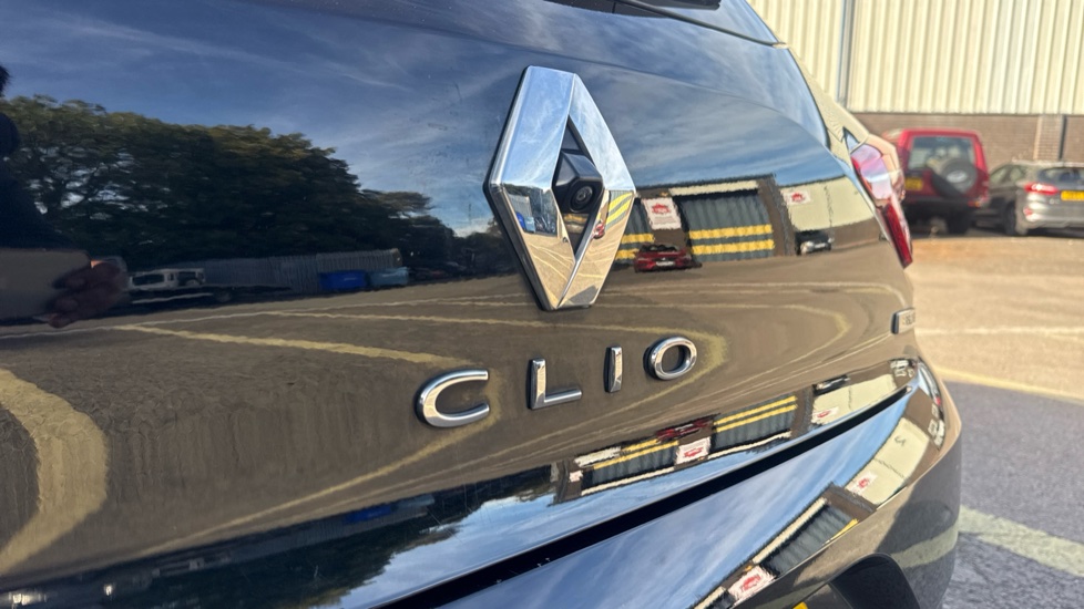 Renault Clio 1.0 TCe 90 RS Line 5dr Petrol Hatchback - Image 26