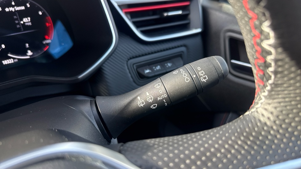 Renault Clio 1.0 TCe 90 RS Line 5dr Petrol Hatchback - Image 31