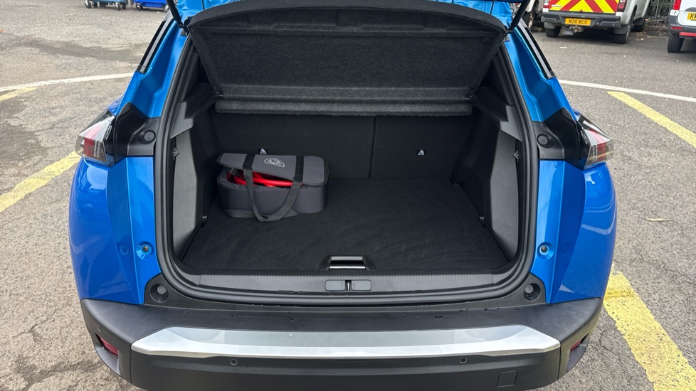 Peugeot 2008 100kW GT 50kWh 5dr Auto Electric Estate - Image 4