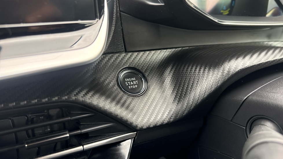 Peugeot 2008 100kW GT 50kWh 5dr Auto Electric Estate - Image 39