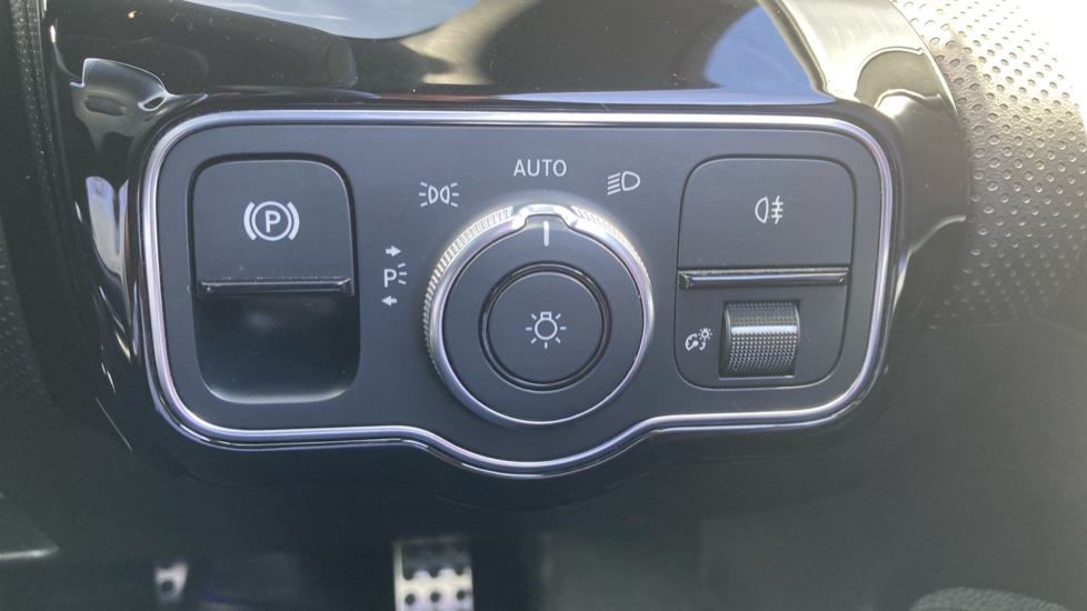 Mercedes-Benz CLA 180 AMG Line Premium 4dr Tip Auto Petrol Saloon - Image 27
