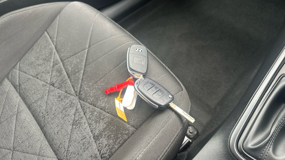Hyundai BAYON 1.0 TGDi [120] 48V MHEV Premium 5dr DCT Petrol Hatchback - Image 20