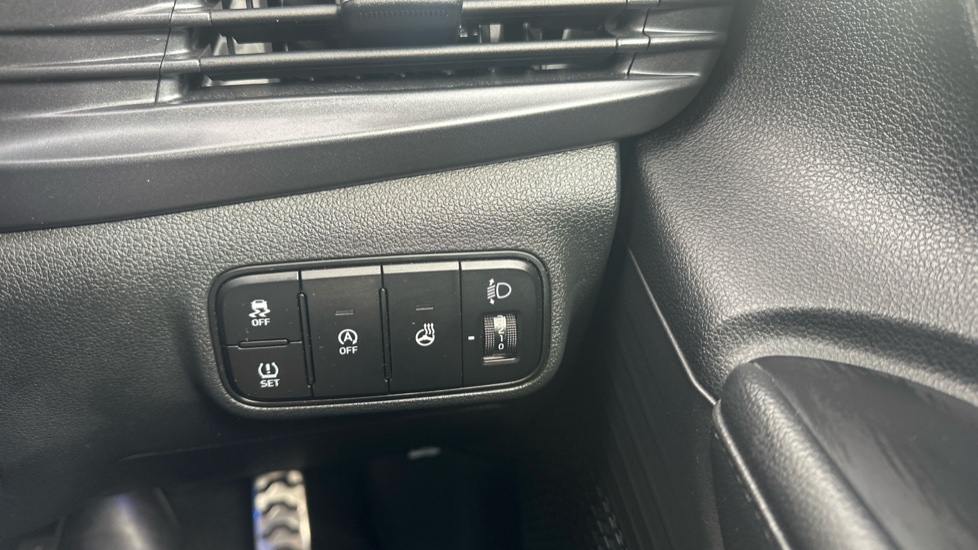Hyundai BAYON 1.0 TGDi [120] 48V MHEV Premium 5dr DCT Petrol Hatchback - Image 24