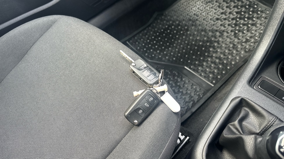 Volkswagen Up 1.0 Move Up 3dr Petrol Hatchback - Image 20