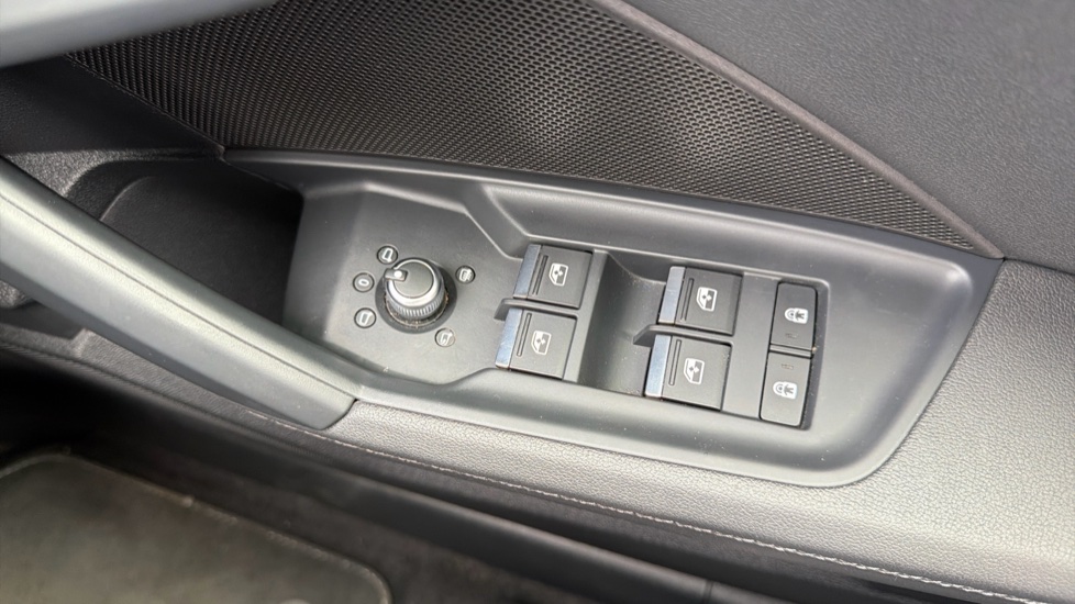 Audi A3 30 TFSI S Line 5dr S Tronic Petrol Hatchback - Image 21