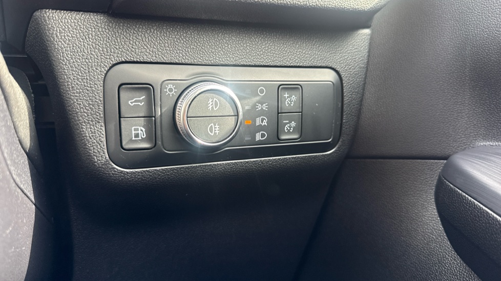 Ford Kuga 2.5 PHEV ST-Line X Edition 5dr CVT Estate - Image 39