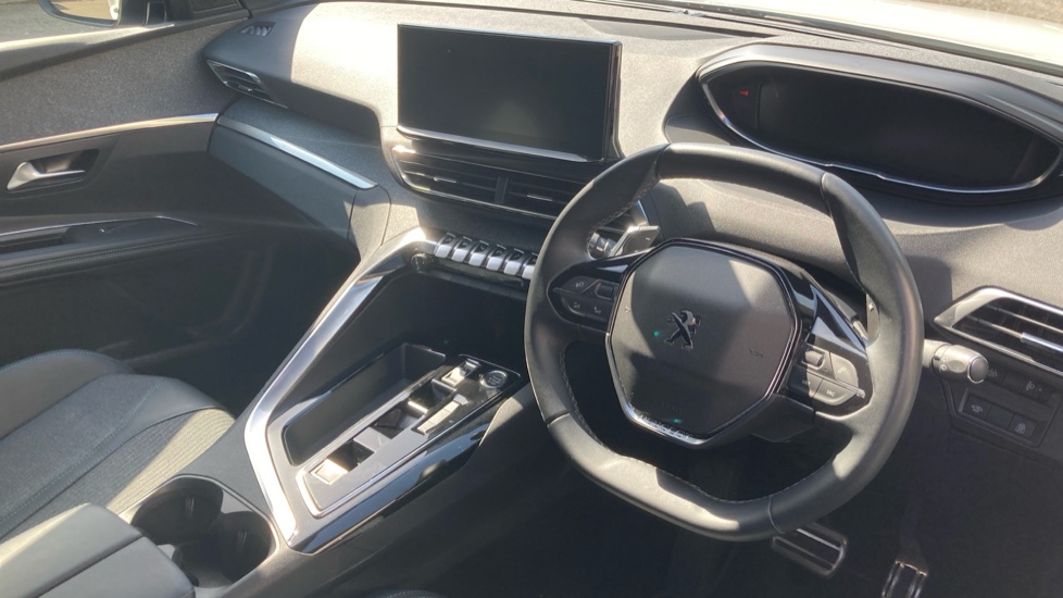 Peugeot 3008 1.2 PureTech Allure Premium+ 5dr EAT8 Petrol Estate - Image 11