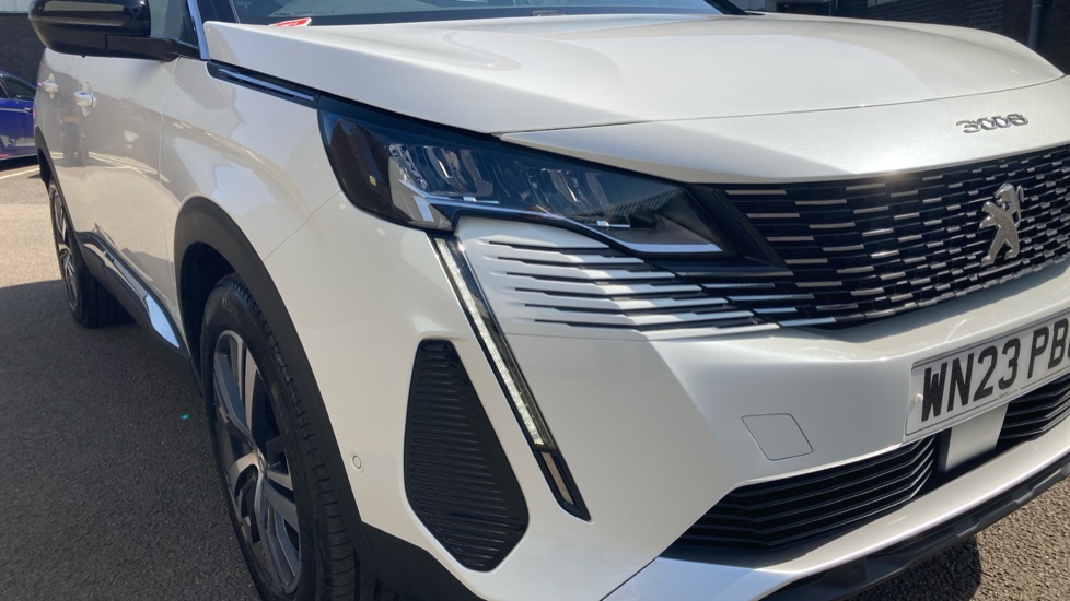 Peugeot 3008 1.2 PureTech Allure Premium+ 5dr EAT8 Petrol Estate - Image 21