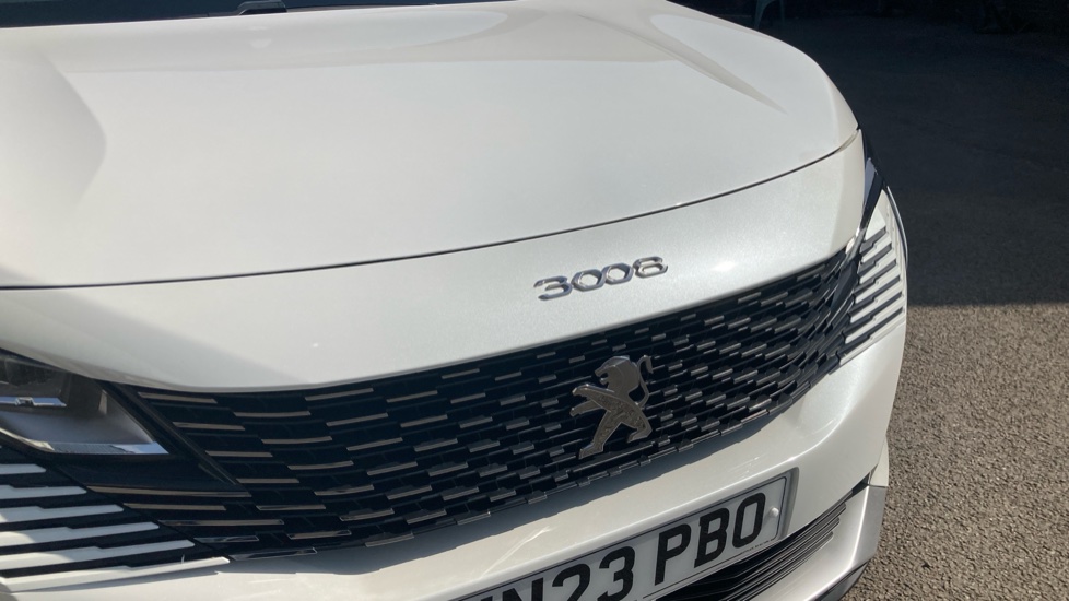 Peugeot 3008 1.2 PureTech Allure Premium+ 5dr EAT8 Petrol Estate - Image 25