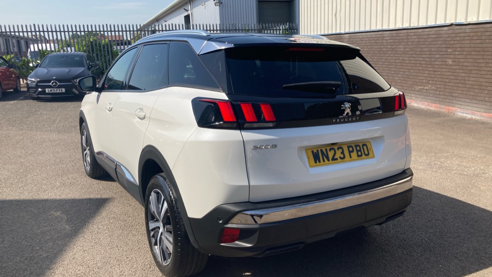 Peugeot 3008 1.2 PureTech Allure Premium+ 5dr EAT8 Petrol Estate - Image 33