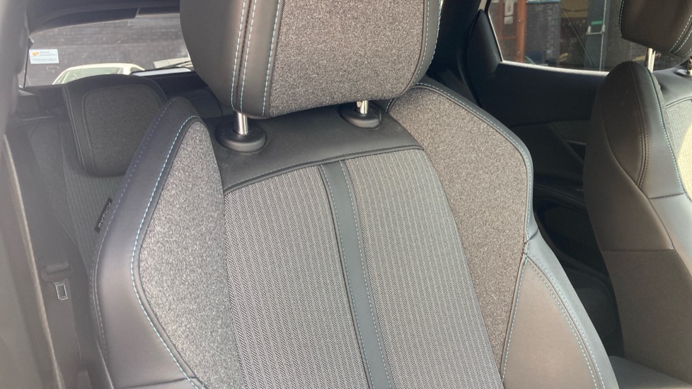 Peugeot 3008 1.2 PureTech Allure Premium+ 5dr EAT8 Petrol Estate - Image 37