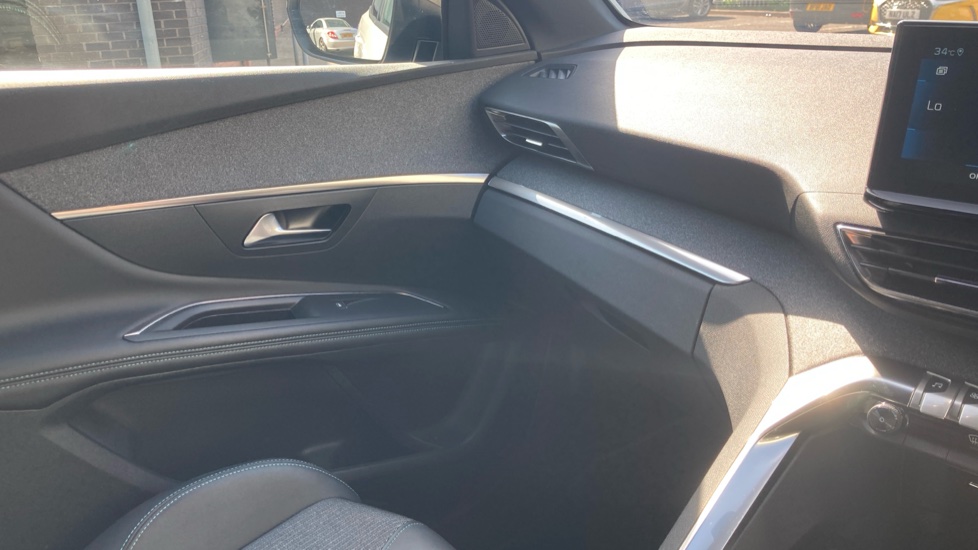 Peugeot 3008 1.2 PureTech Allure Premium+ 5dr EAT8 Petrol Estate - Image 52