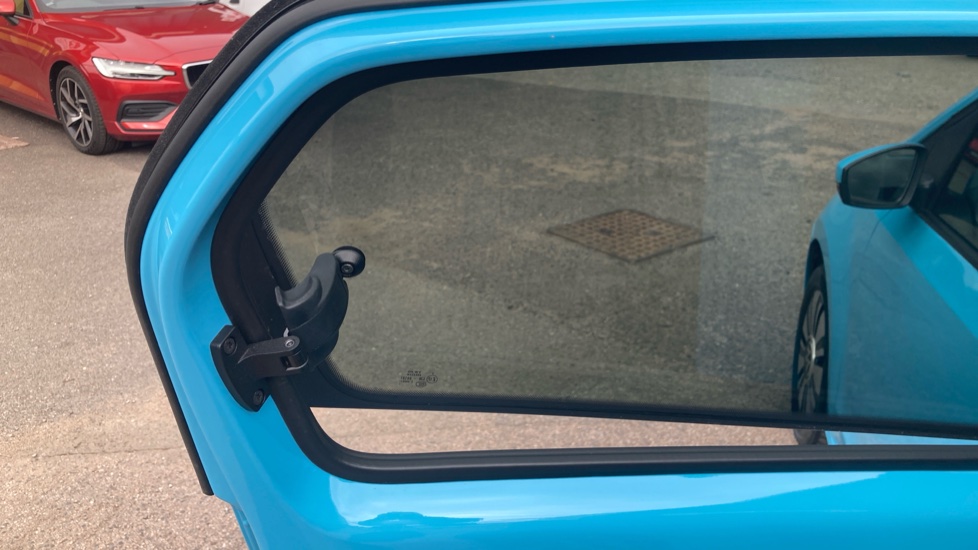 Volkswagen Up 60kW E-Up 32kWh 5dr Auto Electric Hatchback - Image 23