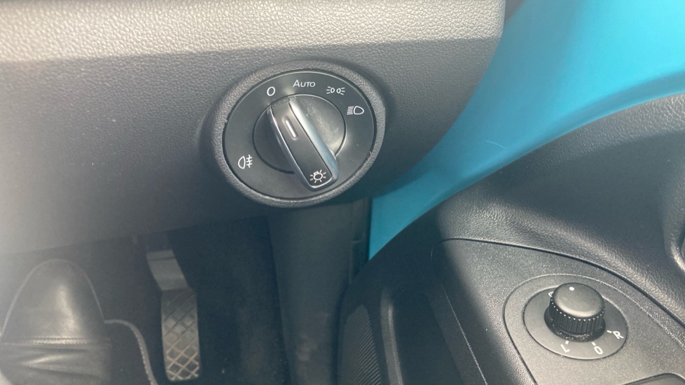 Volkswagen Up 60kW E-Up 32kWh 5dr Auto Electric Hatchback - Image 25