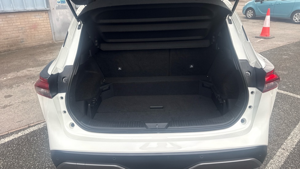 Nissan Qashqai 1.3 DiG-T MH N-Connecta 5dr Petrol Hatchback - Image 4