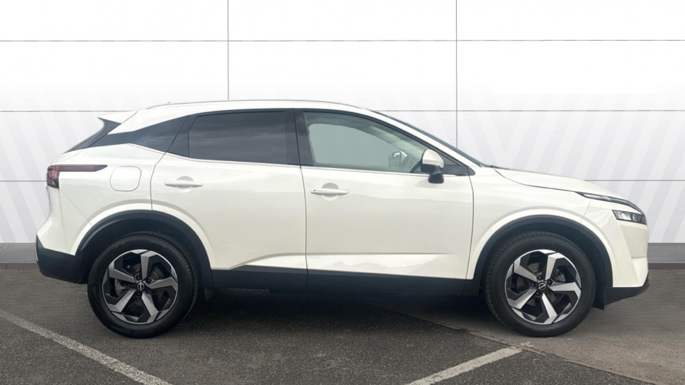 Nissan Qashqai 1.3 DiG-T MH N-Connecta 5dr Petrol Hatchback - Image 5