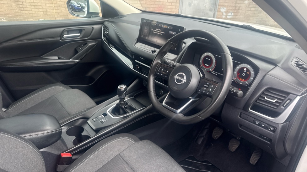 Nissan Qashqai 1.3 DiG-T MH N-Connecta 5dr Petrol Hatchback - Image 11