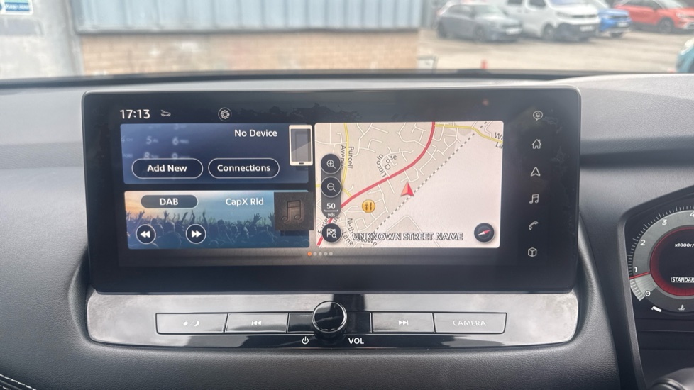 Nissan Qashqai 1.3 DiG-T MH N-Connecta 5dr Petrol Hatchback - Image 12